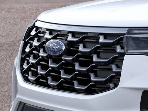 New 2026 Ford Explorer Platinum w/ LUX Leather Package AWD/4WD image 17