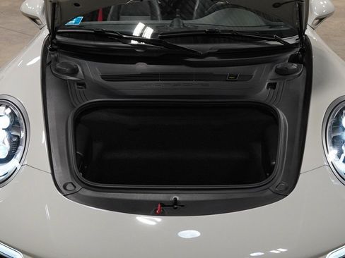 Used 2018 Porsche 911 image 37