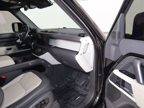 Used 2023 Land Rover Defender 90 X-Dynamic SE AWD/4WD image 46