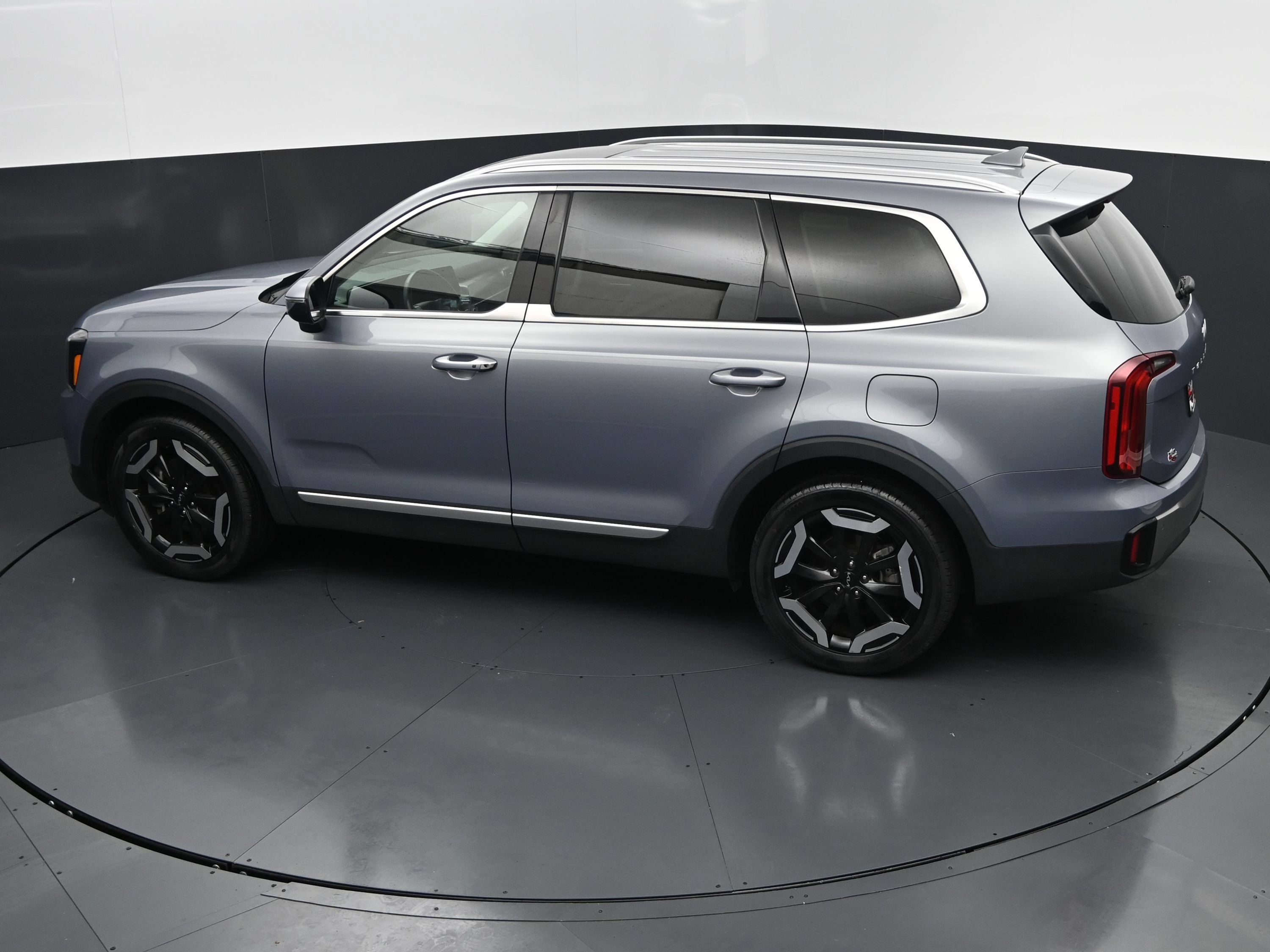 Used 2025 Kia Telluride S FWD image 30