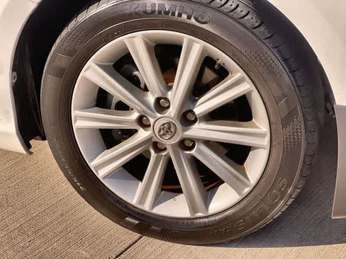 Used 2012 Toyota Camry XLE w/ Leather Pkg FWD image 9