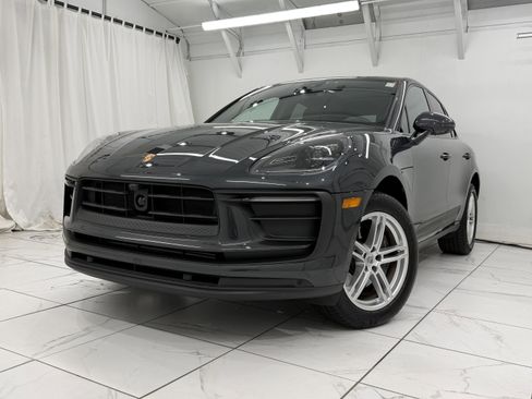Certified 2025 Porsche Macan image 8