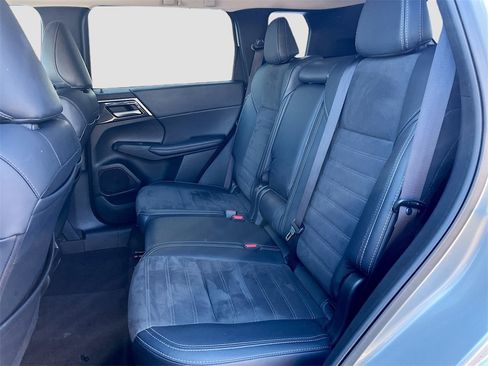 Used 2024 Mitsubishi Outlander FWD image 22