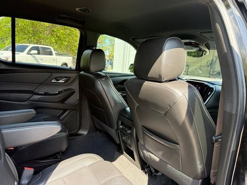 Used 2023 Chevrolet Traverse RS FWD image 39
