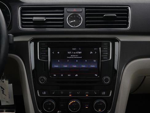 Used 2017 Volkswagen Passat 1.8T R-Line image 14