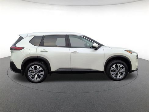 Used 2022 Nissan Rogue SV w/ SV Premium Package image 4