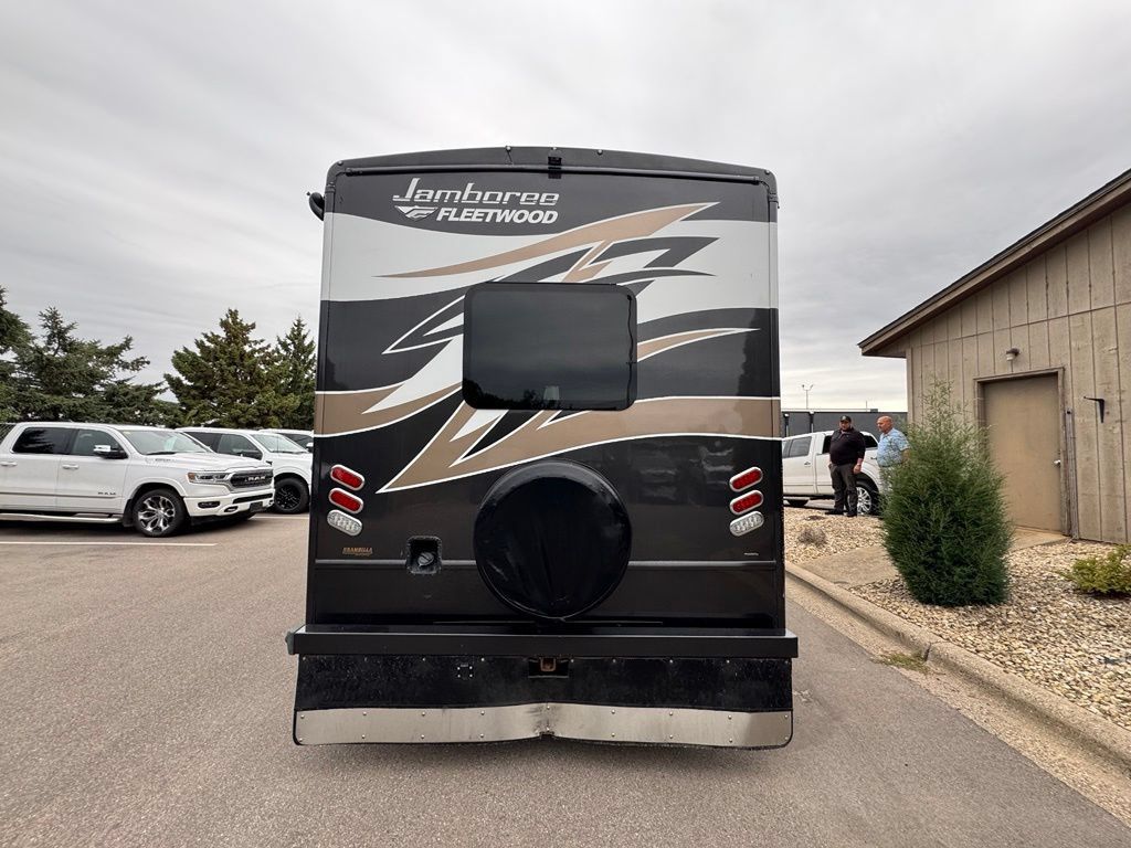 Used 2017 Ford E-450 and Econoline 450 Super Duty w/ Motorhome Prep Package RWD image 7