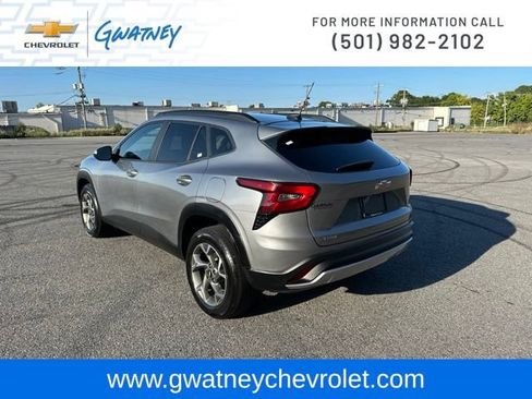 Used 2026 Chevrolet Trax LT FWD image 7