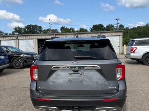 Used 2023 Ford Explorer XLT w/ Equipment Group 202A AWD/4WD image 3