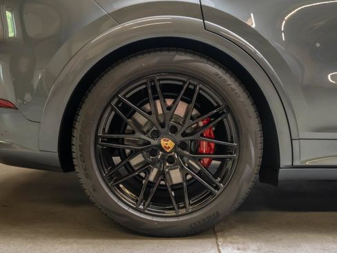 Certified 2026 Porsche Cayenne GTS AWD/4WD image 18