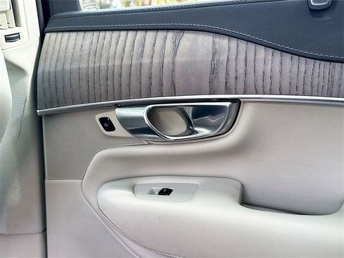 Used 2021 Volvo XC90 T6 Inscription w/ Protection Package Premier image 27