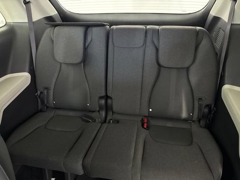 Certified 2024 Kia Carnival LX FWD image 27