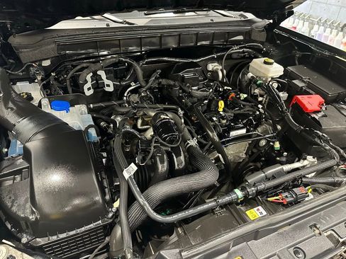 Used 2022 Ford Bronco Everglades image 9