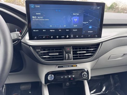 Used 2024 Ford Escape SE image 20