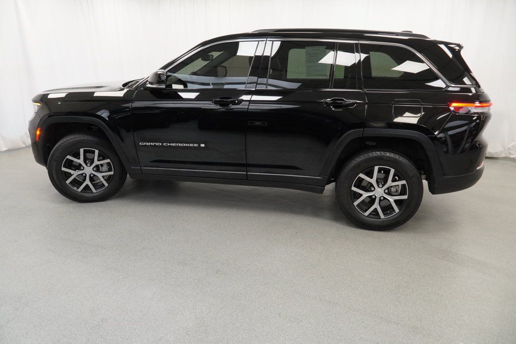 Used 2024 Jeep Grand Cherokee Limited AWD/4WD image 27