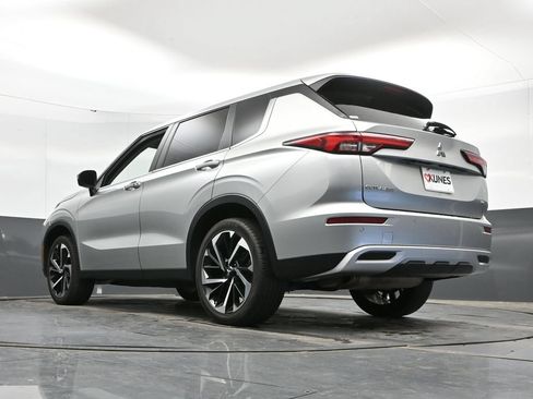 Used 2024 Mitsubishi Outlander SE AWD/4WD image 47