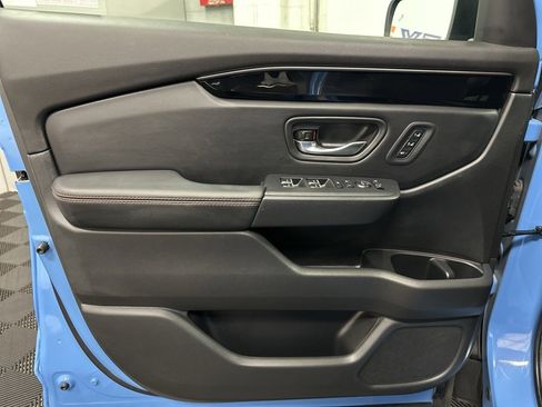 Used 2024 Honda Pilot TrailSport image 17