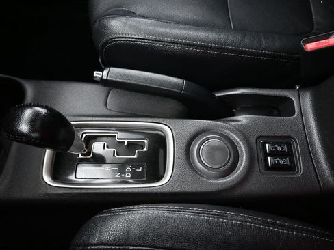 Used 2015 Mitsubishi Outlander SE image 23