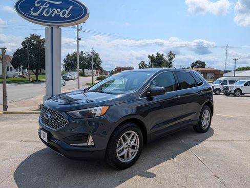 Used 2024 Ford Edge SEL w/ Convenience Package AWD/4WD image 2