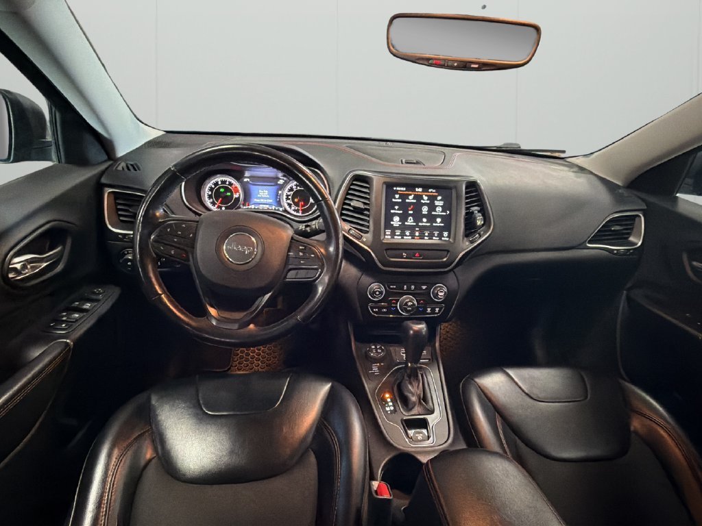 Used 2020 Jeep Cherokee Trailhawk w/ Comfort/Convenience Group AWD/4WD image 40