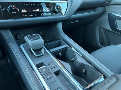 Used 2025 Nissan Pathfinder SV image 43