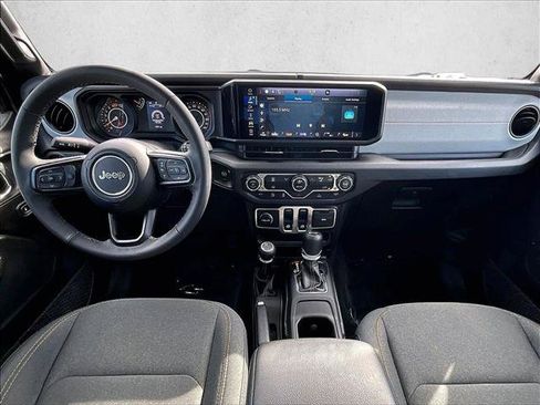 Used 2025 Jeep Wrangler Sport AWD/4WD image 16