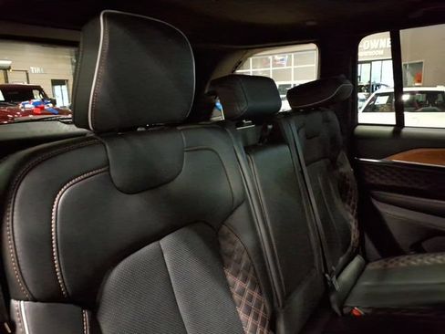 Used 2024 Jeep Grand Cherokee Summit AWD/4WD image 25