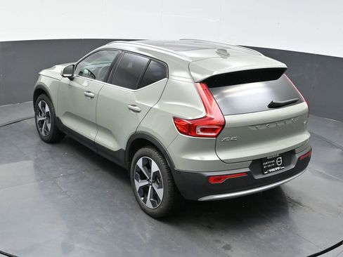 Used 2025 Volvo XC40 B5 Plus image 28