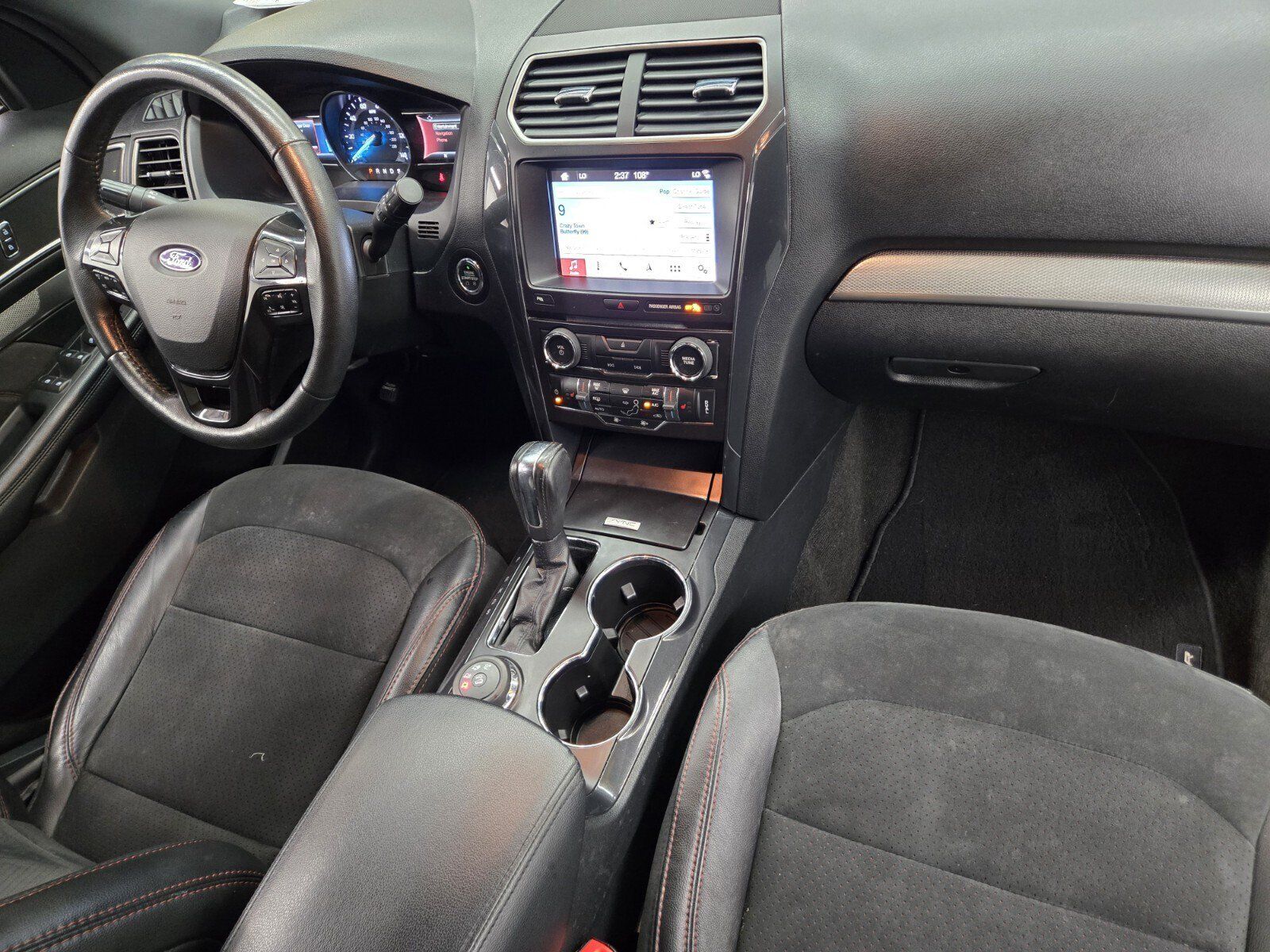 Used 2018 Ford Explorer XLT w/ Equipment Group 202A AWD/4WD image 14