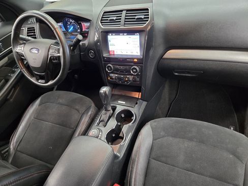 Used 2018 Ford Explorer XLT w/ Equipment Group 202A AWD/4WD image 14