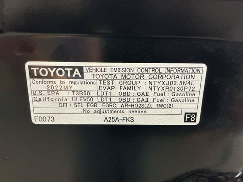 Used 2022 Toyota RAV4 XLE AWD/4WD image 25