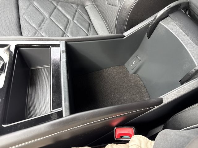 Used 2025 Volkswagen Atlas SE AWD/4WD image 24