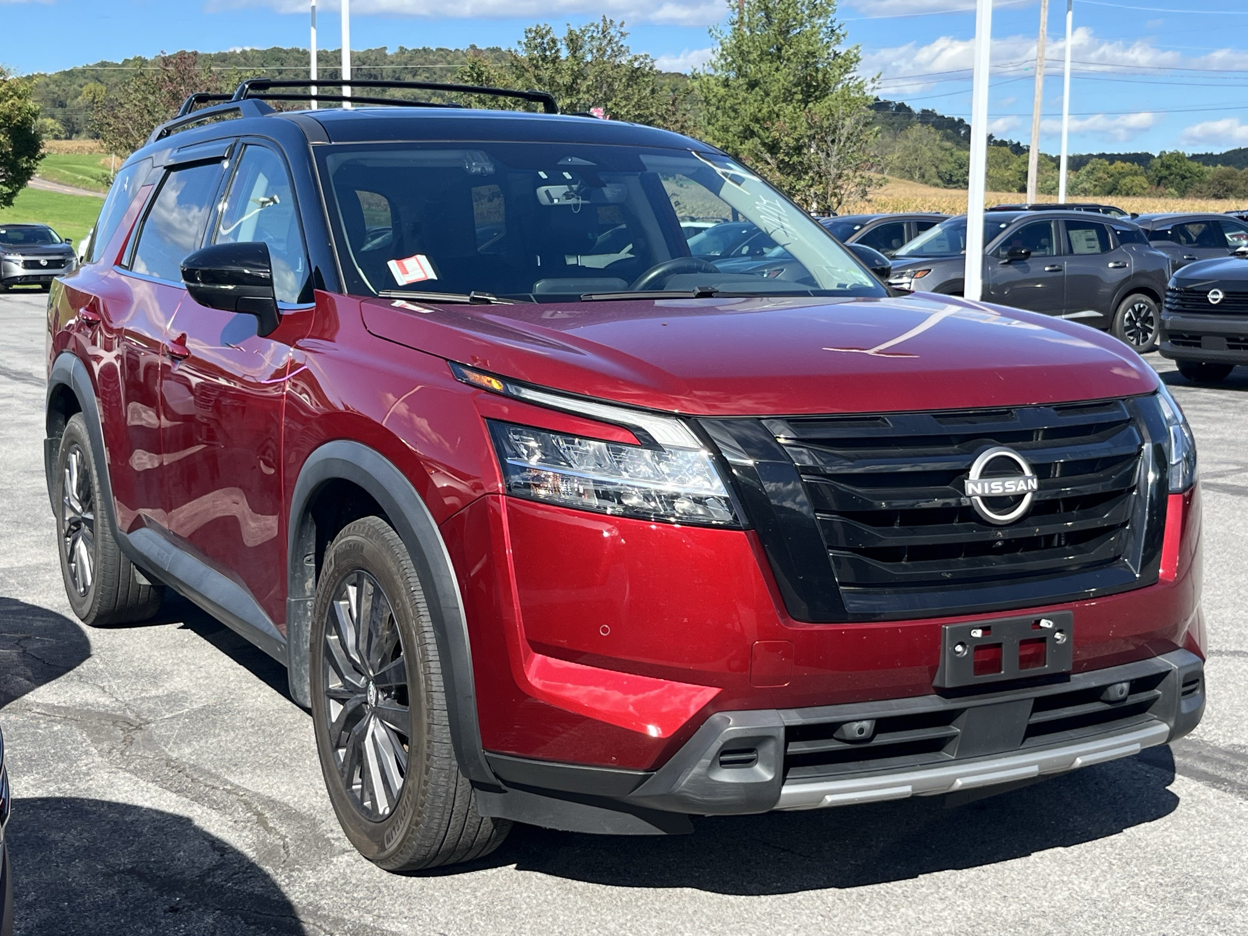 Used 2024 Nissan Pathfinder SL w/ SL Premium Package AWD/4WD image 1