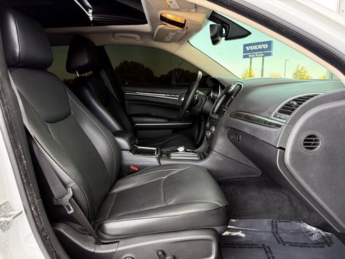 Used 2015 Chrysler 300 C w/ Harman/Kardon Audio Group RWD image 28