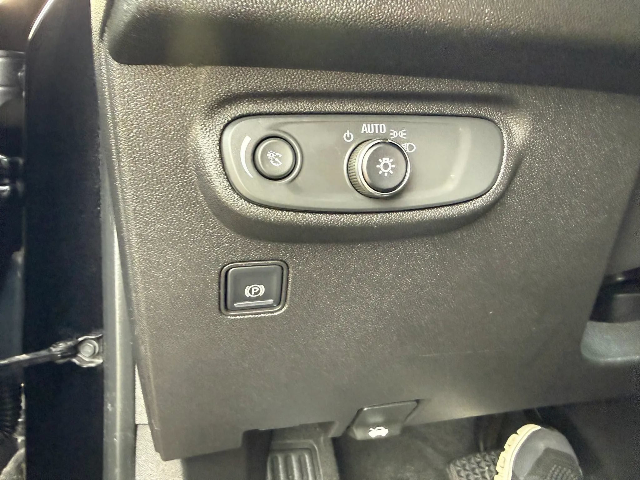 Used 2018 GMC Terrain SLE w/ Driver Convenience Package AWD/4WD image 36