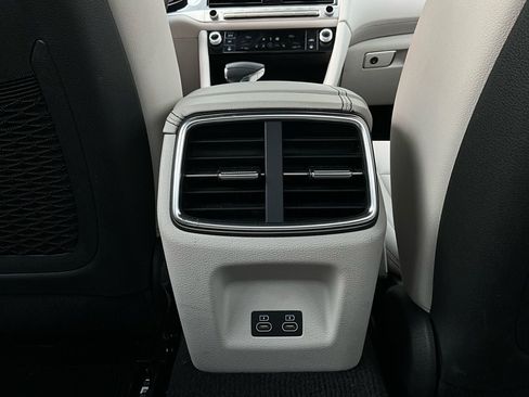 Used 2025 Genesis G70 2.5T image 13