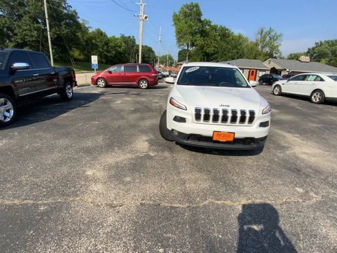 Used 2018 Jeep Cherokee Latitude Plus FWD image 4