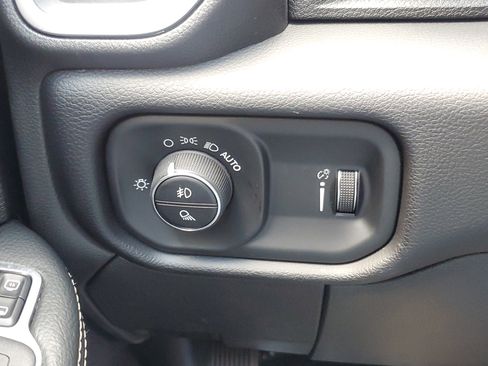 Used 2024 RAM 2500 Big Horn w/ Sport Appearance Package image 12