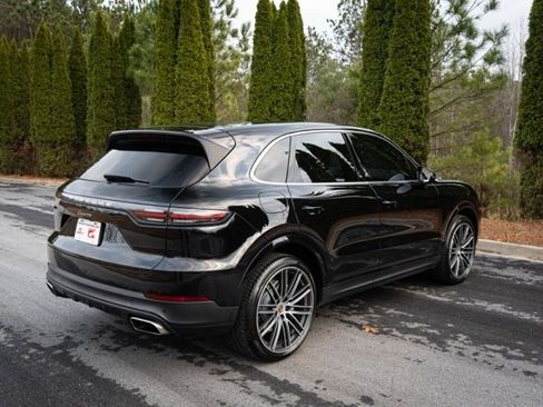 Used 2021 Porsche Cayenne Base image 12