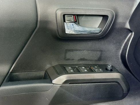 Used 2020 Toyota Tacoma TRD Off-Road AWD/4WD image 13