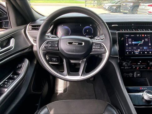 Used 2023 Jeep Grand Cherokee Altitude image 6