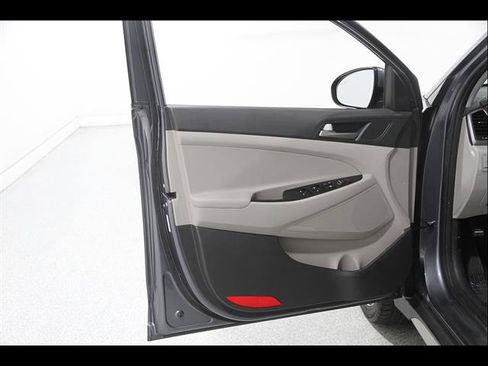 Used 2018 Hyundai Tucson Sport w/ Cargo Package FWD image 4