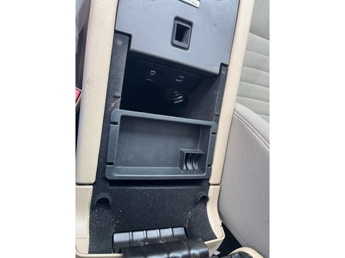 Used 2019 Ford Taurus SE FWD image 26