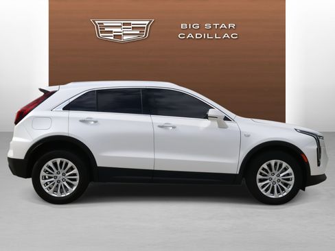 Used 2024 Cadillac XT4 Luxury w/ Cold Weather Package image 6