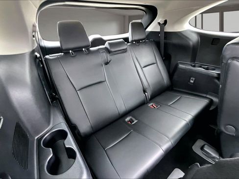 Used 2020 Toyota Highlander XLE image 26