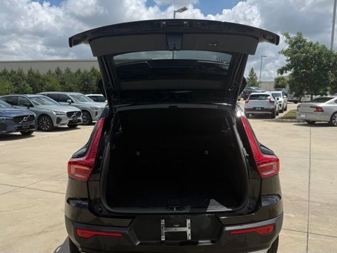Used 2025 Volvo XC40 B5 Core AWD/4WD image 7