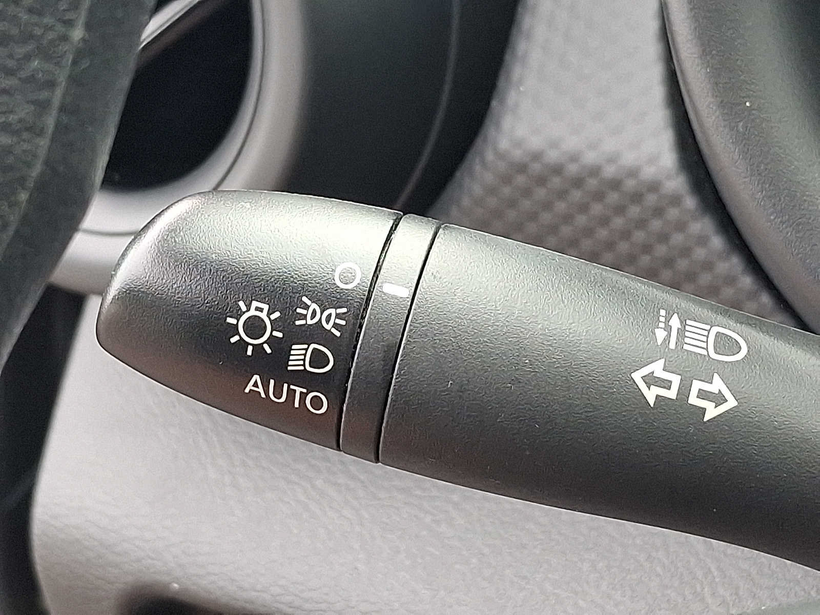 Used 2025 Nissan Kicks Play S FWD image 25