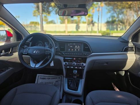 Used 2020 Hyundai Elantra SEL image 28