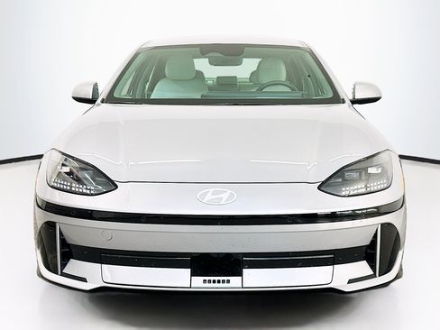 Used 2024 Hyundai Ioniq 6 SEL image 2