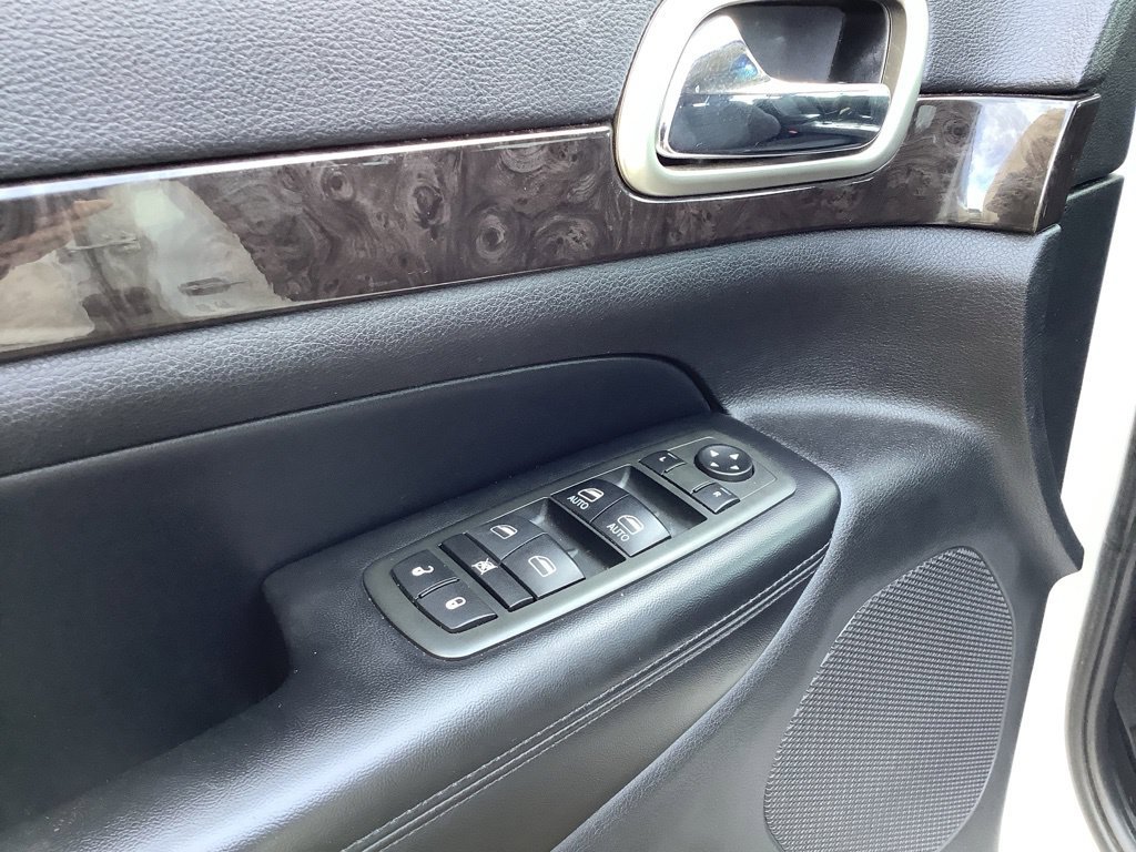 Used 2013 Jeep Grand Cherokee Laredo w/ Laredo E Group AWD/4WD image 7
